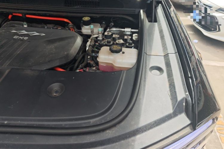 Used Formula Leopard 5 2023 Navigator Edition Engine Bay Left