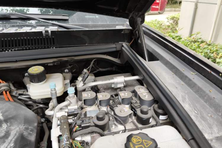 Used Formula Leopard 5 2023 Explore Edition Engine Bay Left