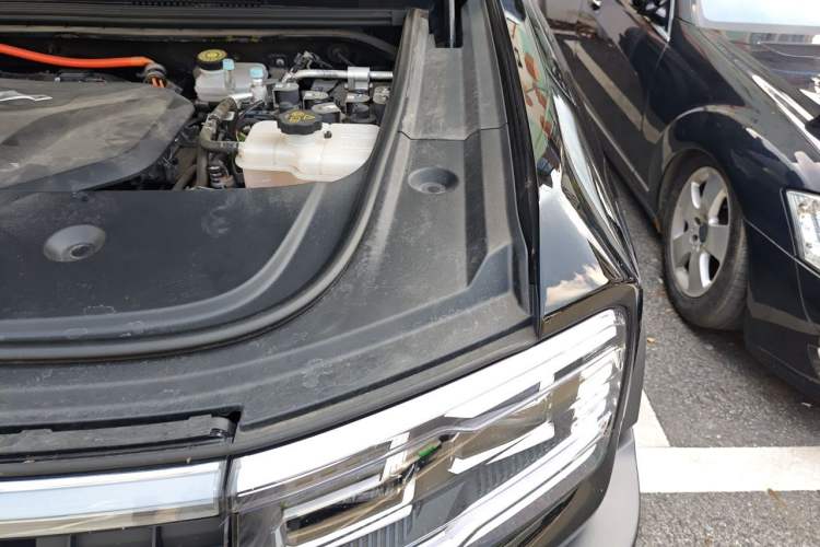 Used Formula Leopard 5 2023 Navigator Edition Engine Bay Left
