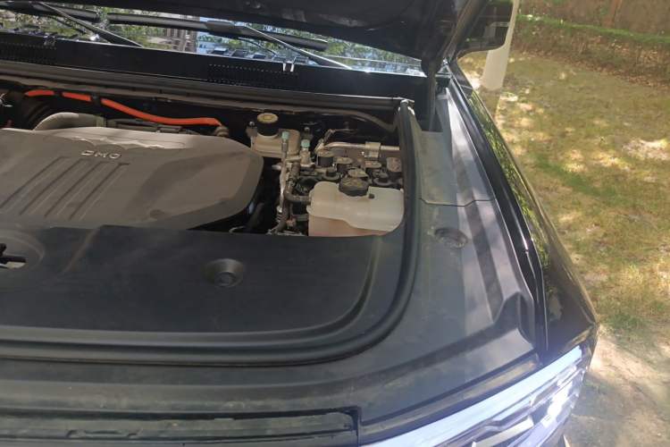 Used Formula Leopard 5 2023 Explore Edition Engine Bay Left