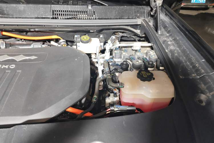 Used Formula Leopard 5 2023 Navigator Edition Engine Bay Left