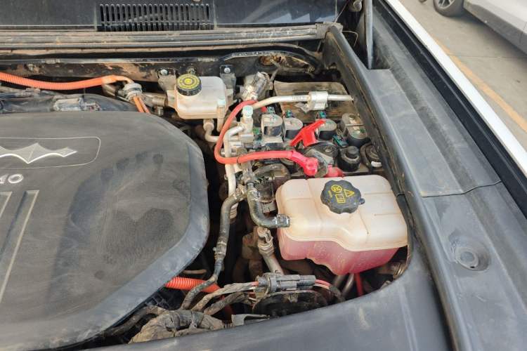 Used Formula Leopard 5 2023 Navigator Edition Engine Bay Left