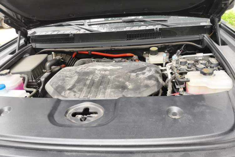 Used Formula Leopard 5 2023 Explore Edition Engine Bay