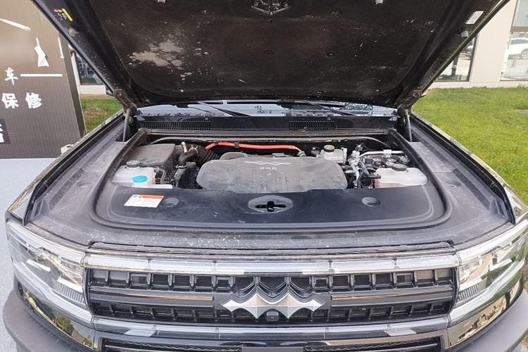 Used Formula Leopard 5 2023 Navigator Edition Engine Bay