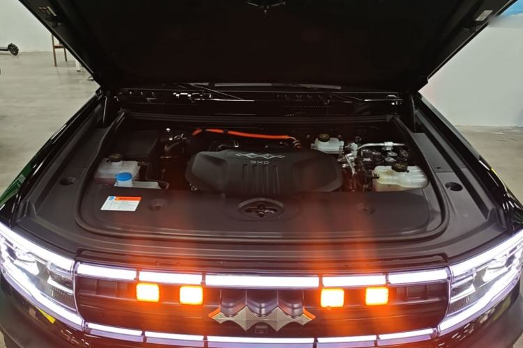 Used Formula Leopard 5 2023 Cloud Ride Flagship Edition Engine Bay