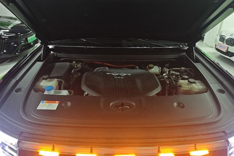 Used Formula Leopard 5 2023 Navigator Edition Engine Bay