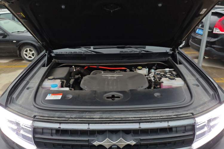 Used Formula Leopard 5 2023 Navigator Edition Engine Bay