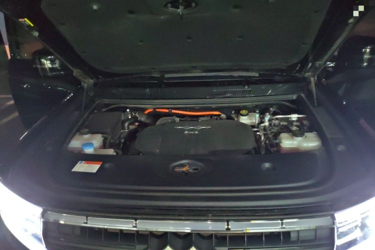 Used Formula Leopard 5 2023 Explore Edition Engine Bay