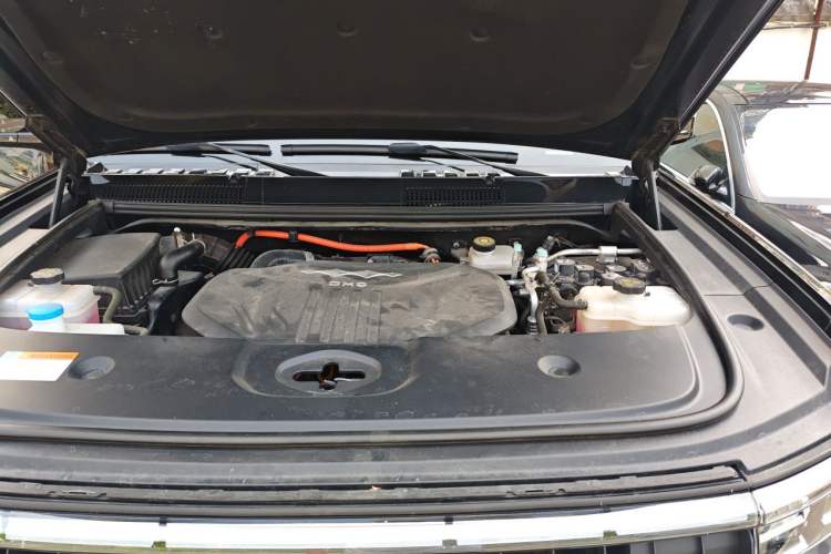Used Formula Leopard 5 2023 Navigator Edition Engine Bay