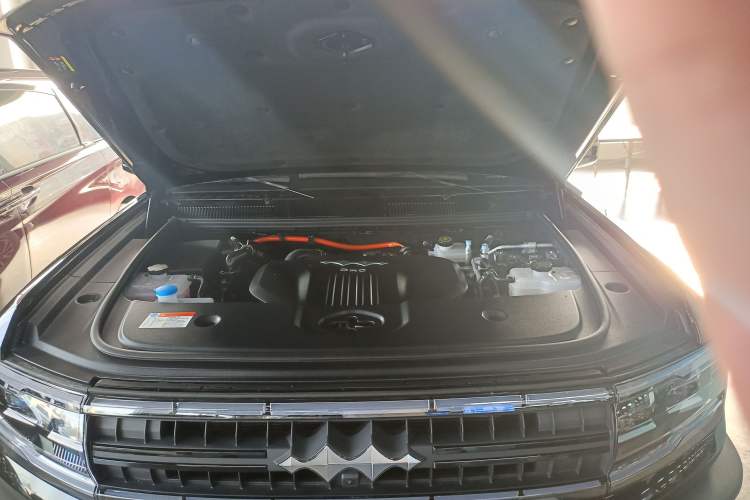 Used Formula Leopard 5 2023 Explore Edition Engine Bay