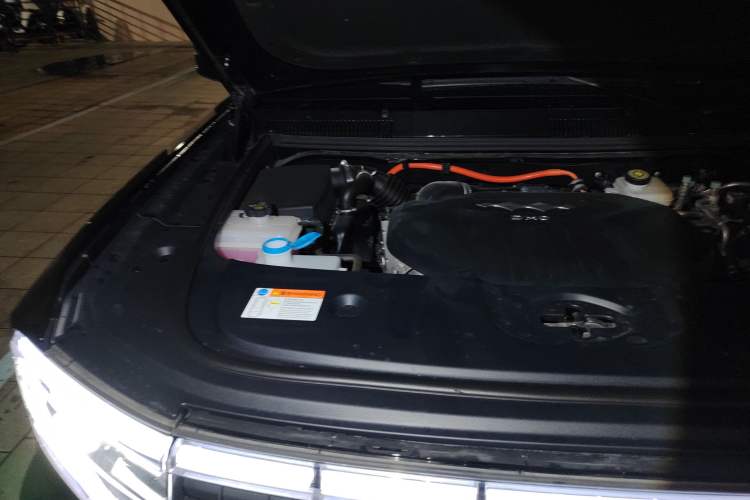 Used Formula Leopard 5 2023 Navigator Edition Engine Bay Right