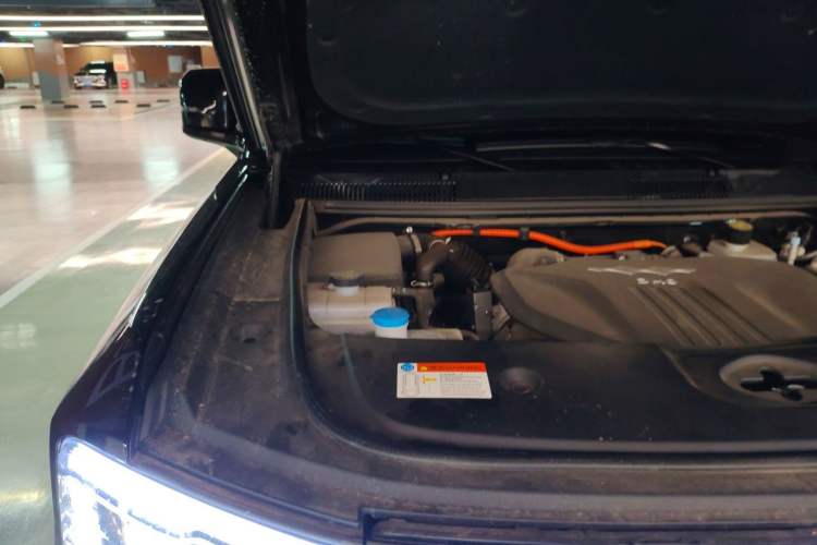Used Formula Leopard 5 2023 Navigator Edition Engine Bay Right