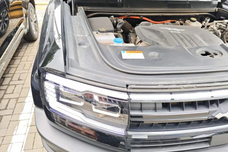 Used Formula Leopard 5 2023 Navigator Edition Engine Bay Right