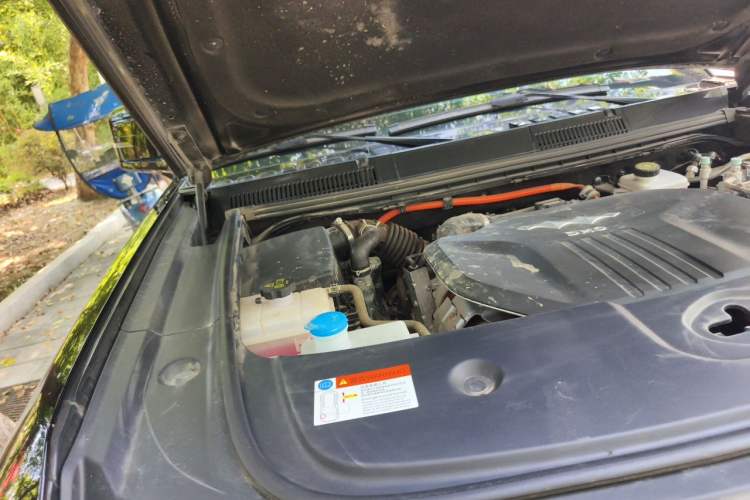 Used Formula Leopard 5 2023 Navigator Edition Engine Bay Right