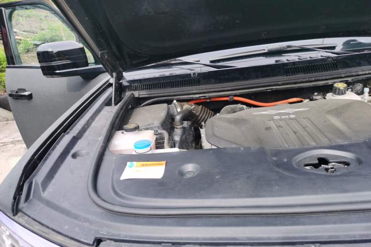Used Formula Leopard 5 2023 Explore Edition Engine Bay Right