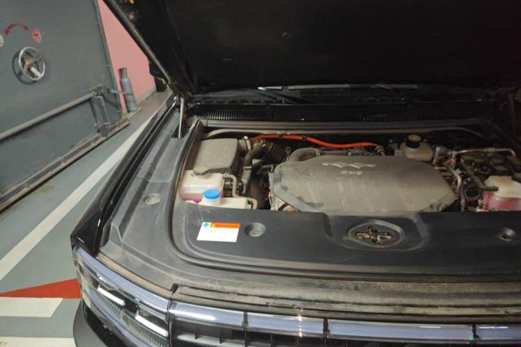 Used Formula Leopard 5 2023 Explore Edition Engine Bay Right