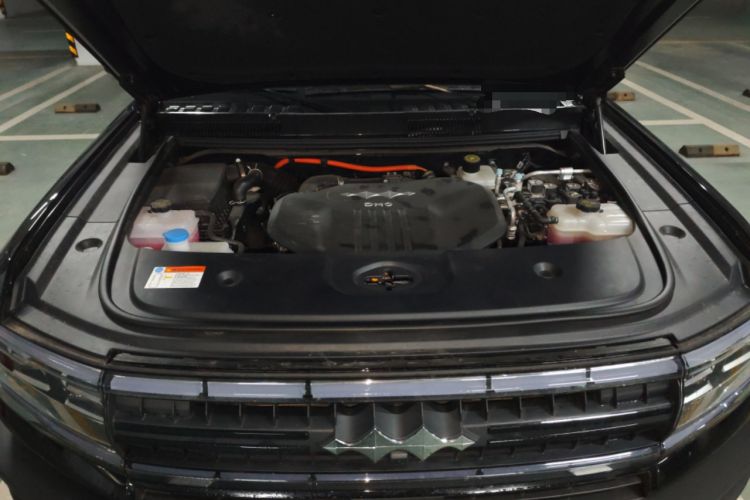 Used Formula Leopard 5 2023 Explore Edition Engine Bay
