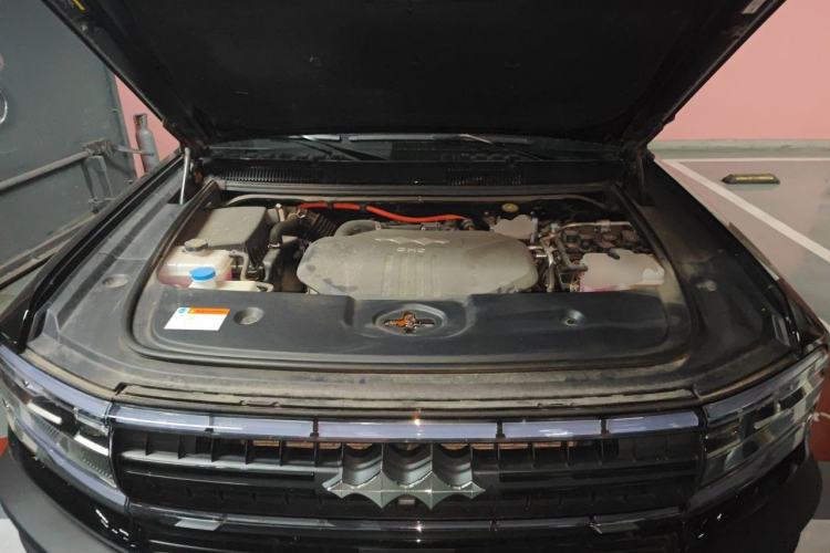 Used Formula Leopard 5 2023 Explore Edition Engine Bay