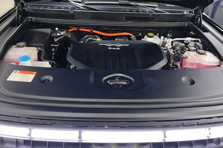 Used Formula Leopard 5 2023 Navigator Edition Engine Bay