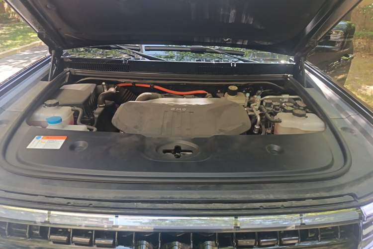Used Formula Leopard 5 2023 Explore Edition Engine Bay