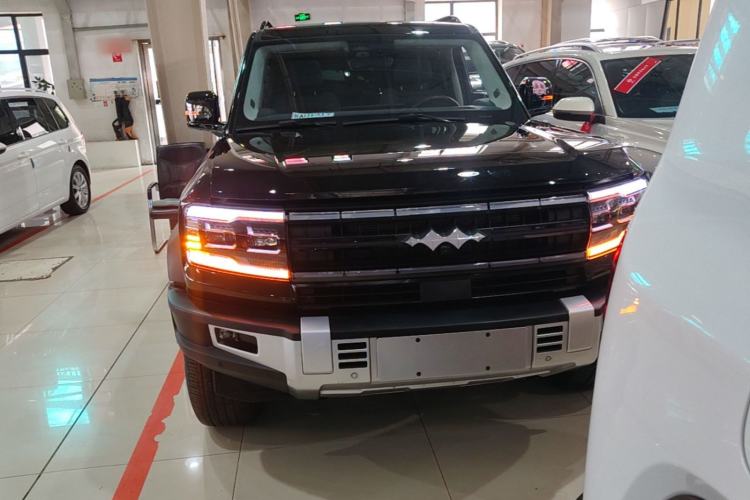 Used Formula Leopard 5 2023 Navigator Edition Front