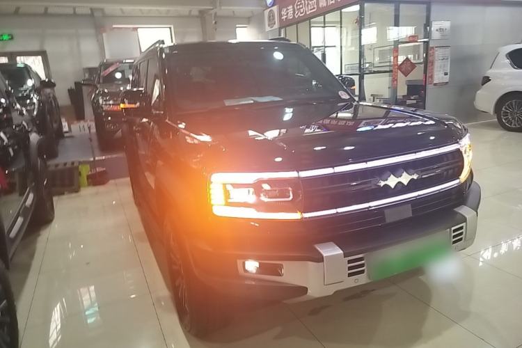 Used Formula Leopard 5 2023 Explore Edition Front Right 45 Deg