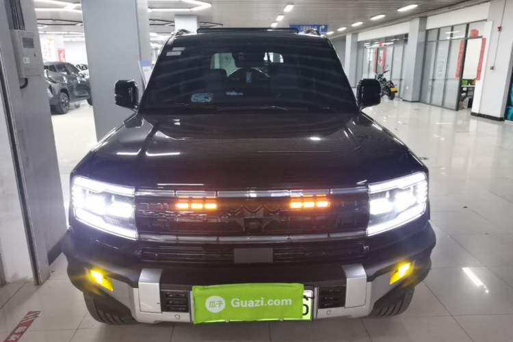 Used Formula Leopard 5 2023 Navigator Edition Front