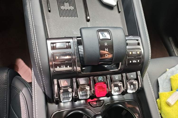 Used Formula Leopard 5 2023 Explore Edition Gear Lever