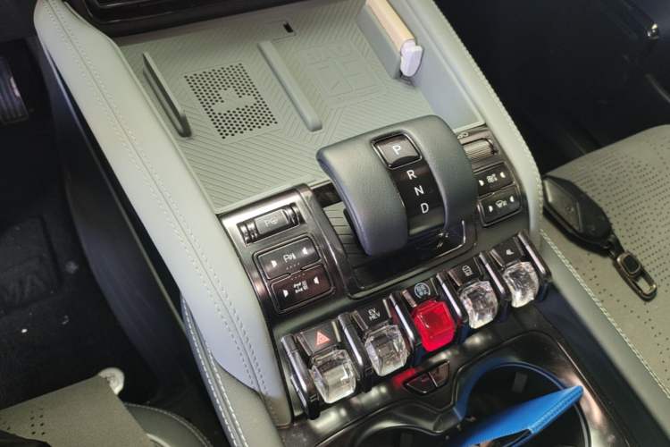 Used Formula Leopard 5 2023 Explore Edition Gear Lever