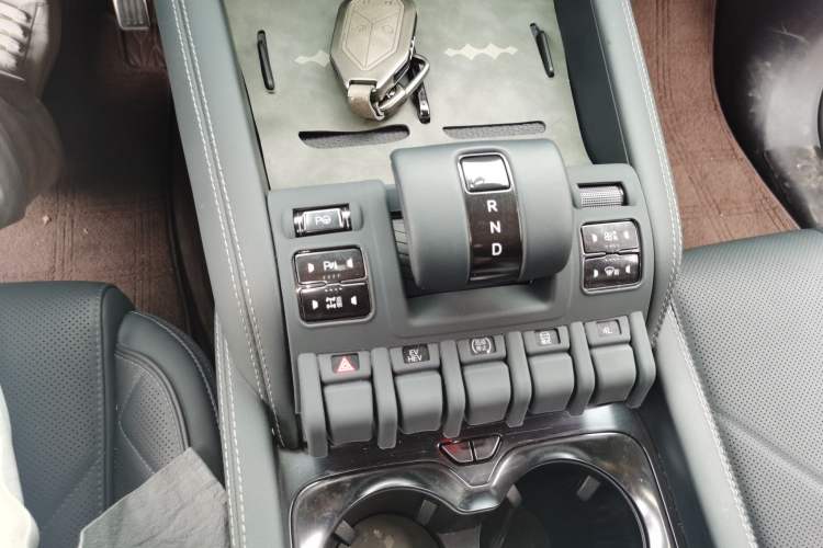Used Formula Leopard 5 2023 Explore Edition Gear Lever