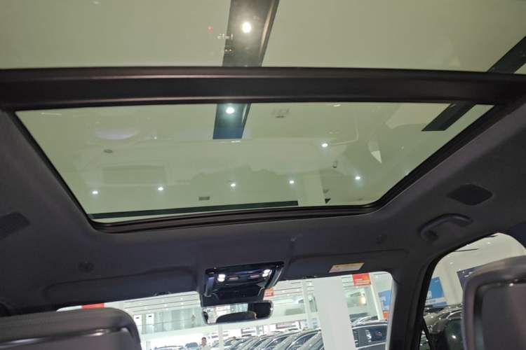 Used Formula Leopard 5 2023 Navigator Edition Headliner