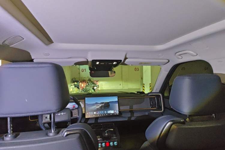 Used Formula Leopard 5 2023 Explore Edition Headliner