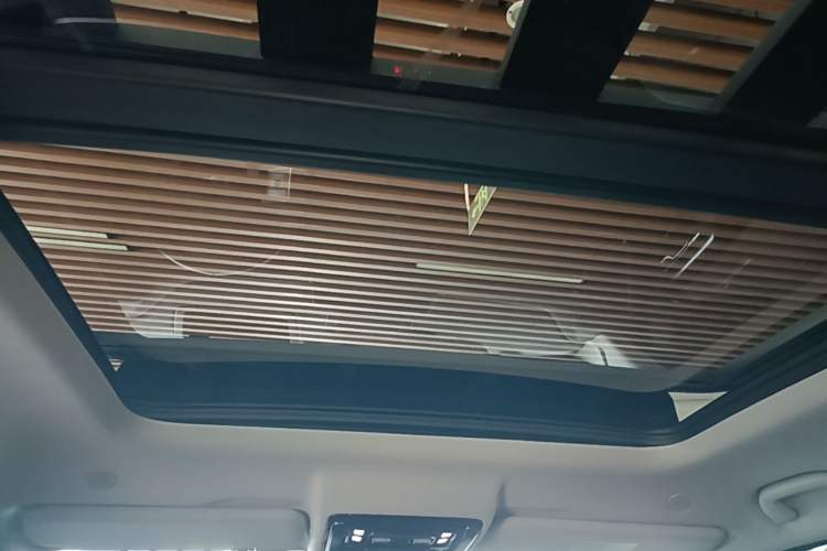 Used Formula Leopard 5 2023 Navigator Edition Headliner