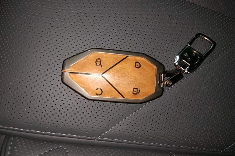 Used Formula Leopard 5 2023 Explore Edition Interior 1