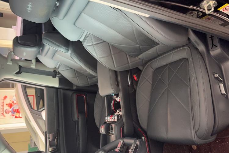 Used Formula Leopard 5 2023 Navigator Edition Interior 1
