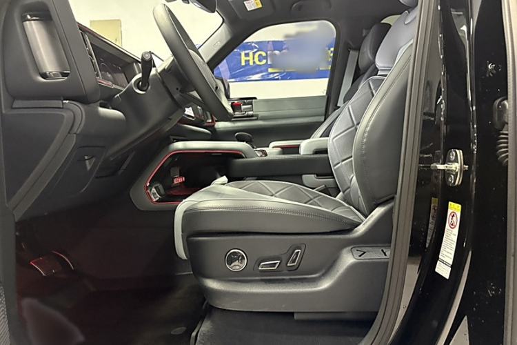 Used Formula Leopard 5 2023 Explore Edition Interior 1