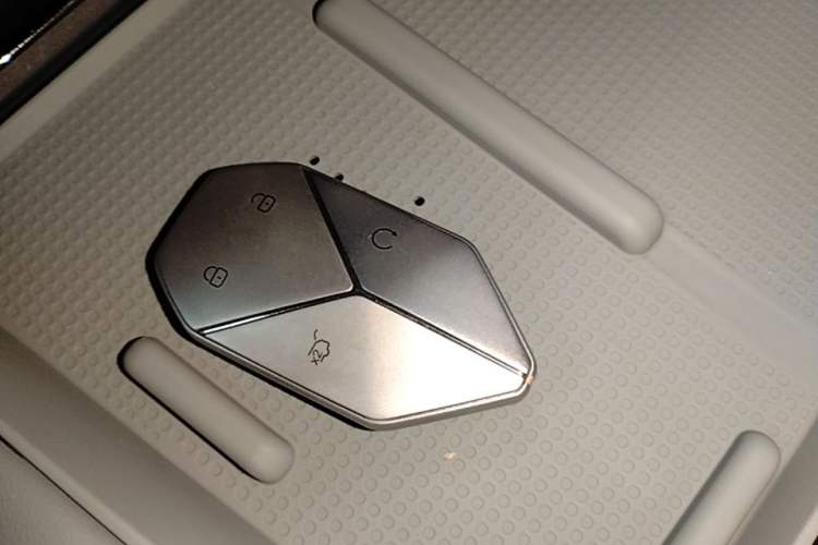 Used Formula Leopard 5 2023 Navigator Edition Interior 1