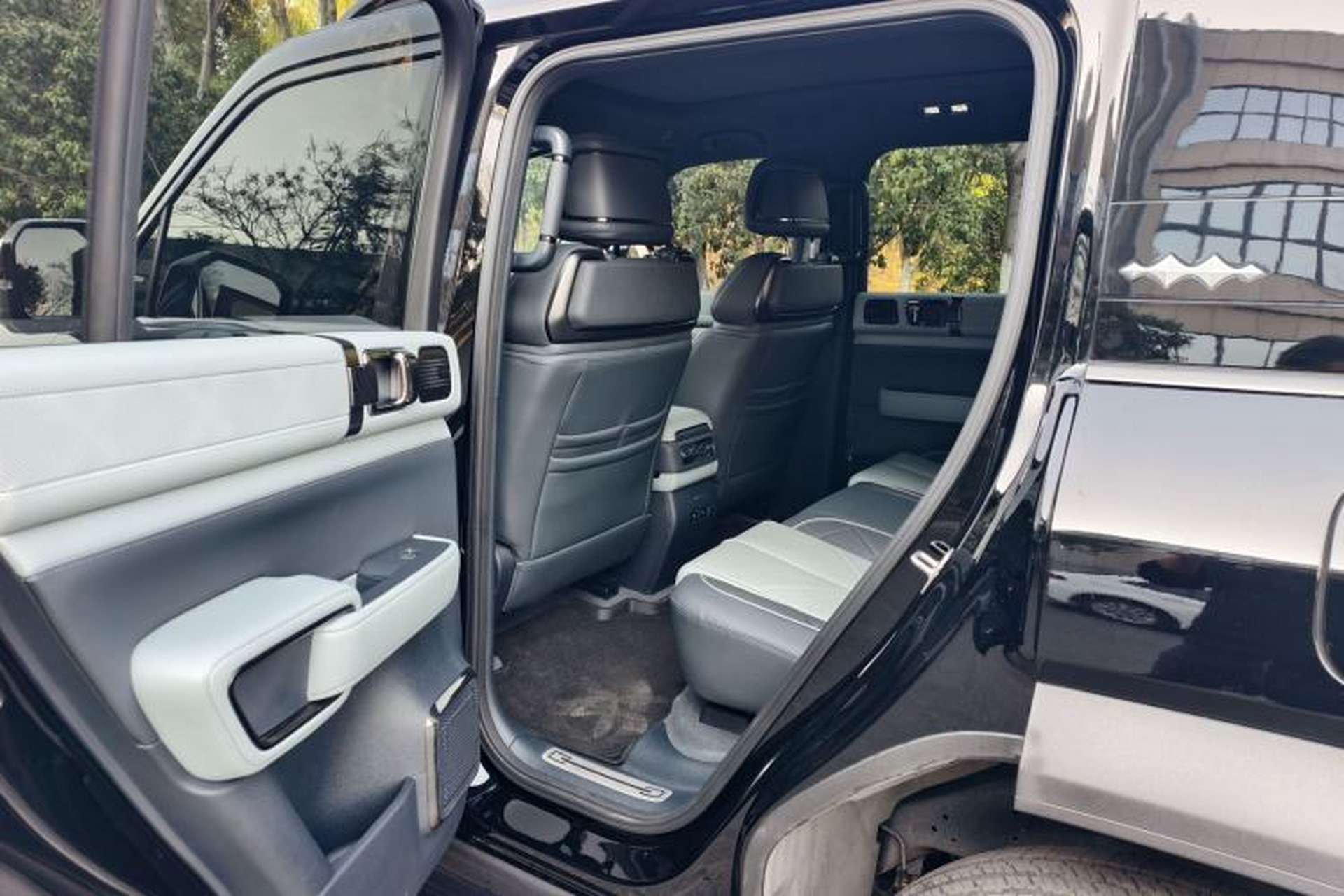 Used Formula Leopard 5 2023 Navigator Edition Interior 2