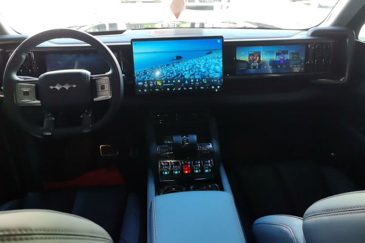 Used Formula Leopard 5 2023 Navigator Edition Interior 2