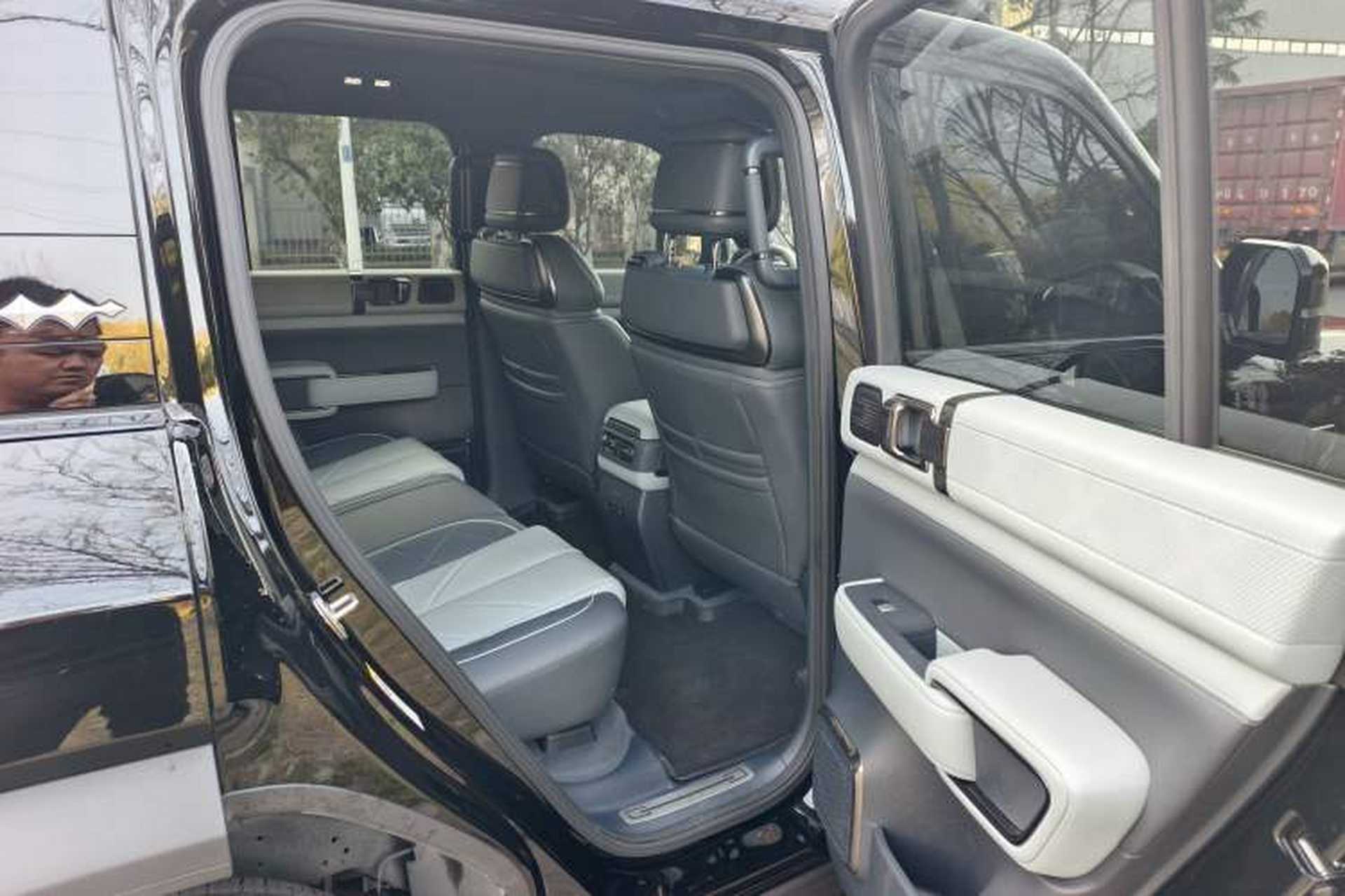 Used Formula Leopard 5 2023 Navigator Edition Interior 3