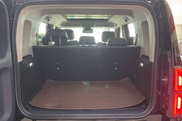 Used Formula Leopard 5 2023 Navigator Edition Interior 3