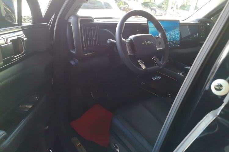 Used Formula Leopard 5 2023 Navigator Edition Interior 3