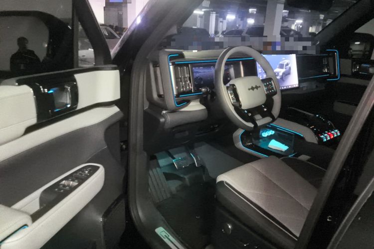 Used Formula Leopard 5 2023 Explore Edition Interior 3