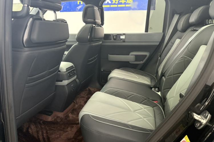Used Formula Leopard 5 2023 Navigator Edition Interior 3