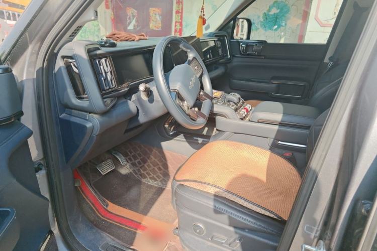 Used Formula Leopard 5 2023 Navigator Edition Interior 3