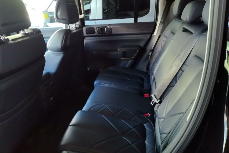 Used Formula Leopard 5 2023 Navigator Edition Interior 4