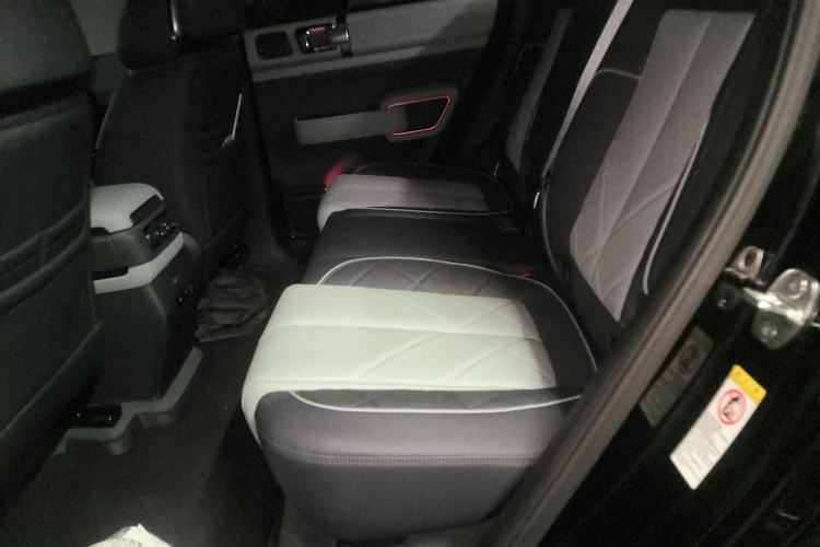Used Formula Leopard 5 2023 Explore Edition Interior 4