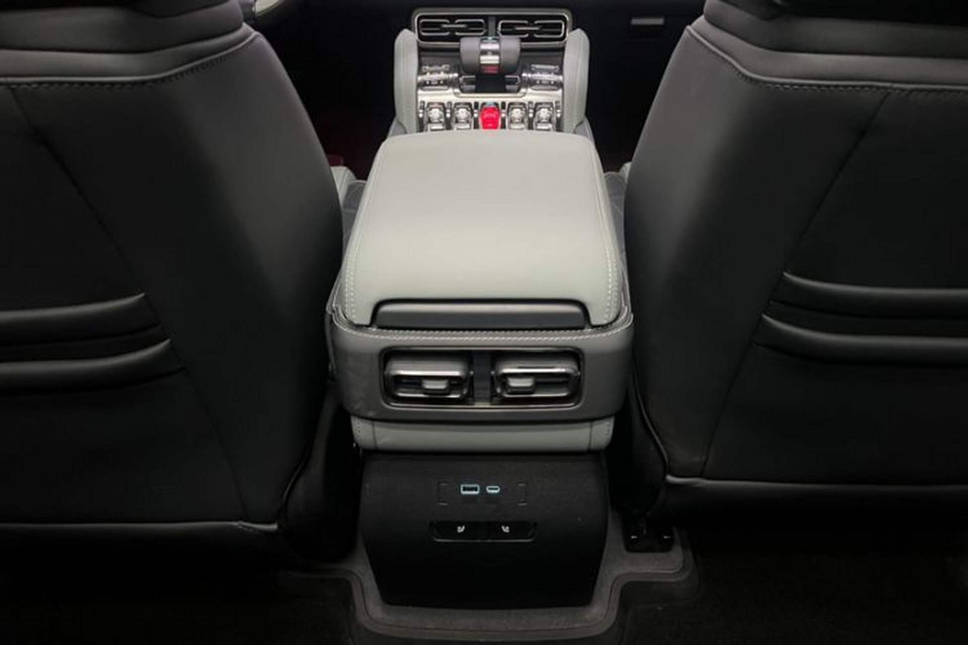 Used Formula Leopard 5 2023 Explore Edition Interior 9