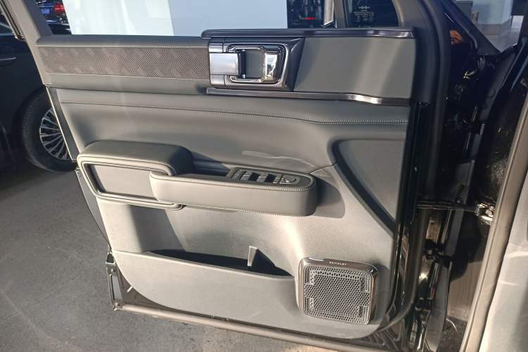 Used Formula Leopard 5 2023 Explore Edition Left Front Door Interior