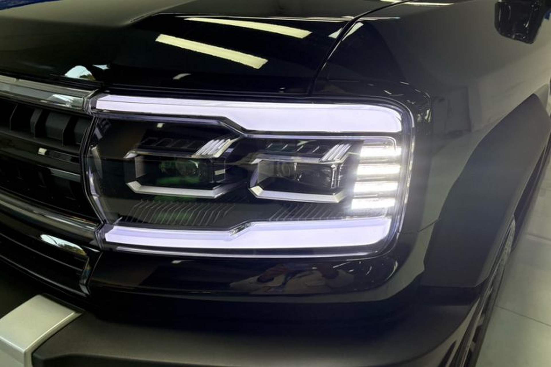 Used Formula Leopard 5 2023 Navigator Edition Left Front Headlight